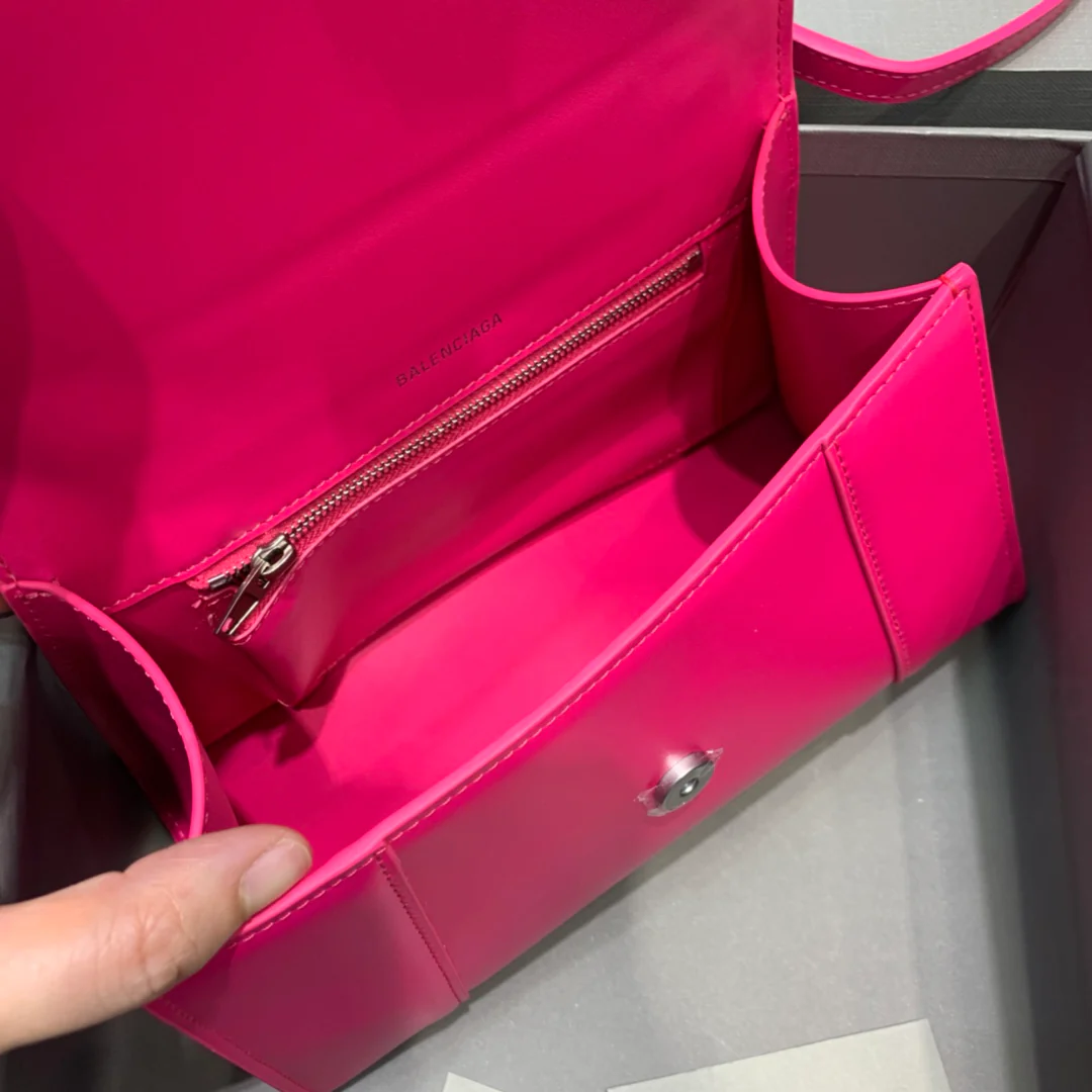 Сумка Balenciaga Hourglass - розово-красная, из гладкой кожи.
