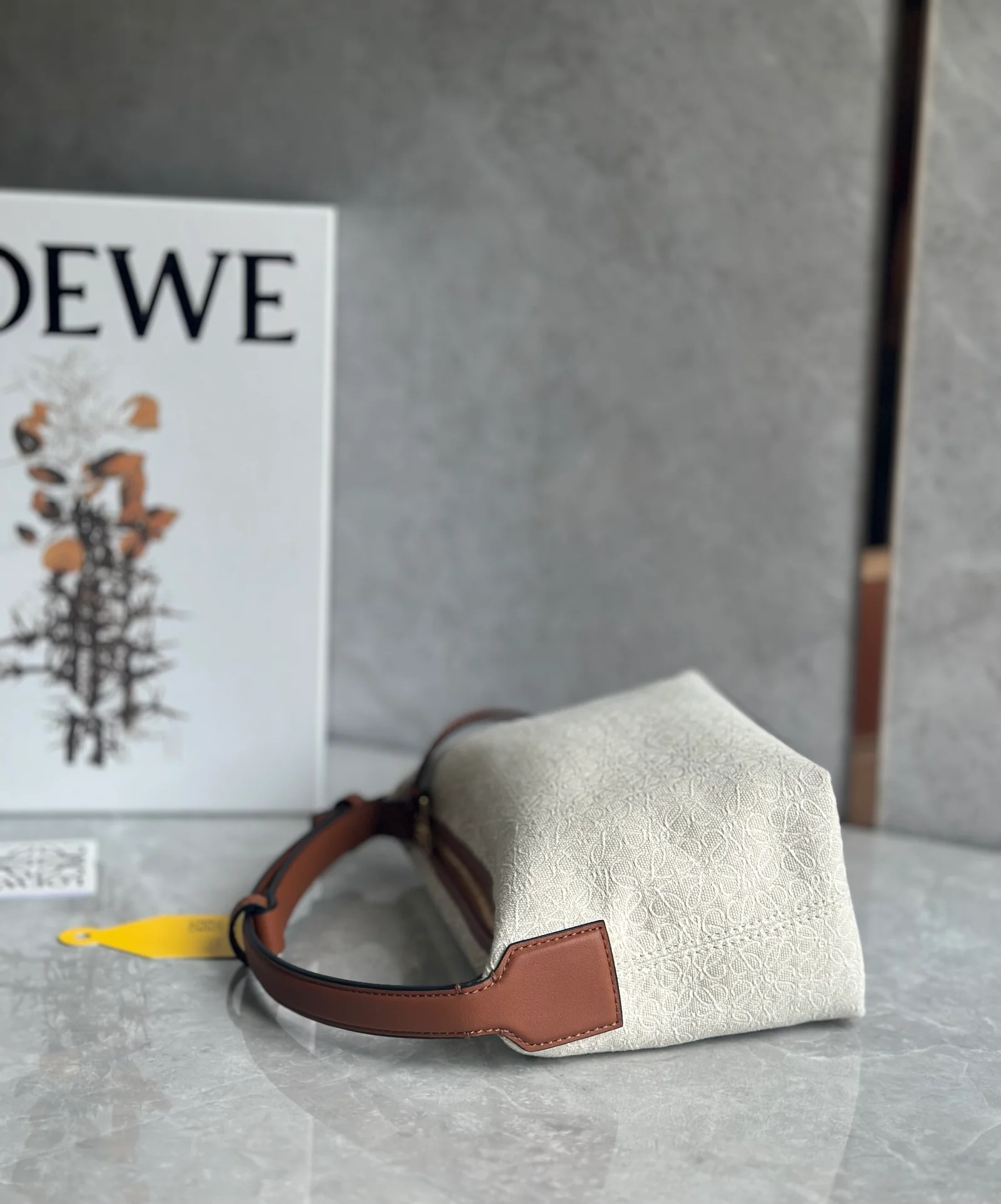 Сумка Loewe Cubi - жаккардовая телячья кожа - маленькая - белая