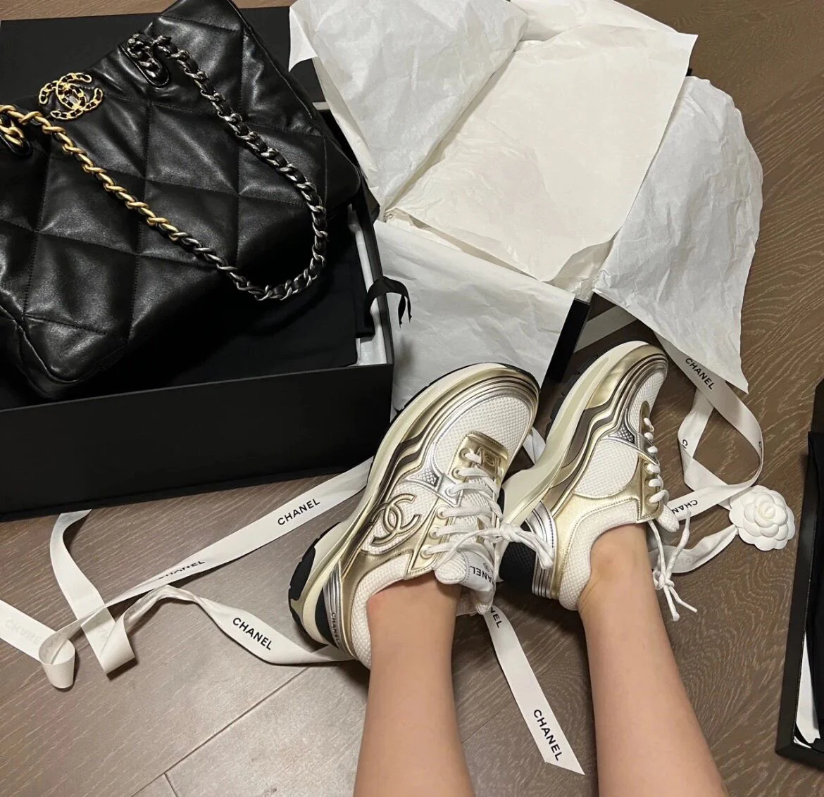 Новинка сезона осень/зима 2023 от Chanel - Кроссовки - Улучшенная версия - Золотистые