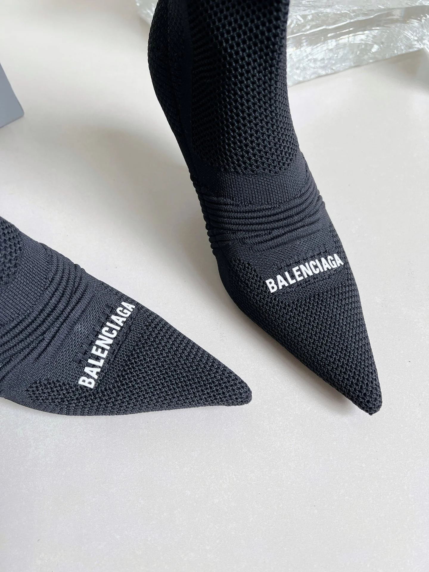 Balenciaga - Ботильоны-носки с острым носком и невысоким каблуком, 2022 год.