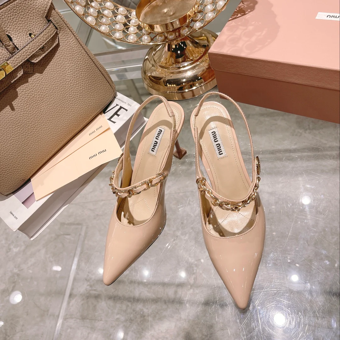 Новинка осенне-зимней коллекции Miu Miu 2022 — Туфли на каблуке с острым носком и разрезом — Розовые — 1