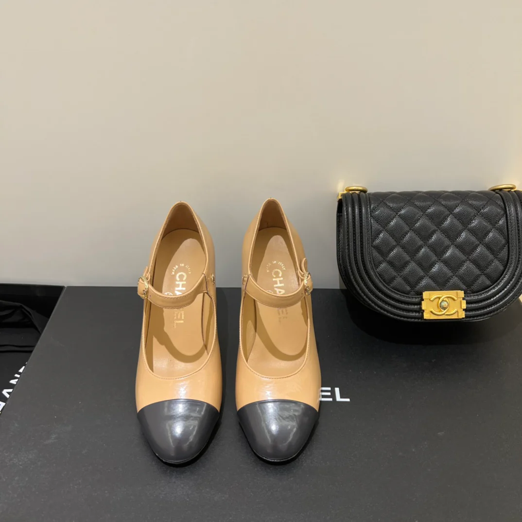 Chanel - Туфли на высоком каблуке с отделкой из овечьей кожи - Размеры 35-39