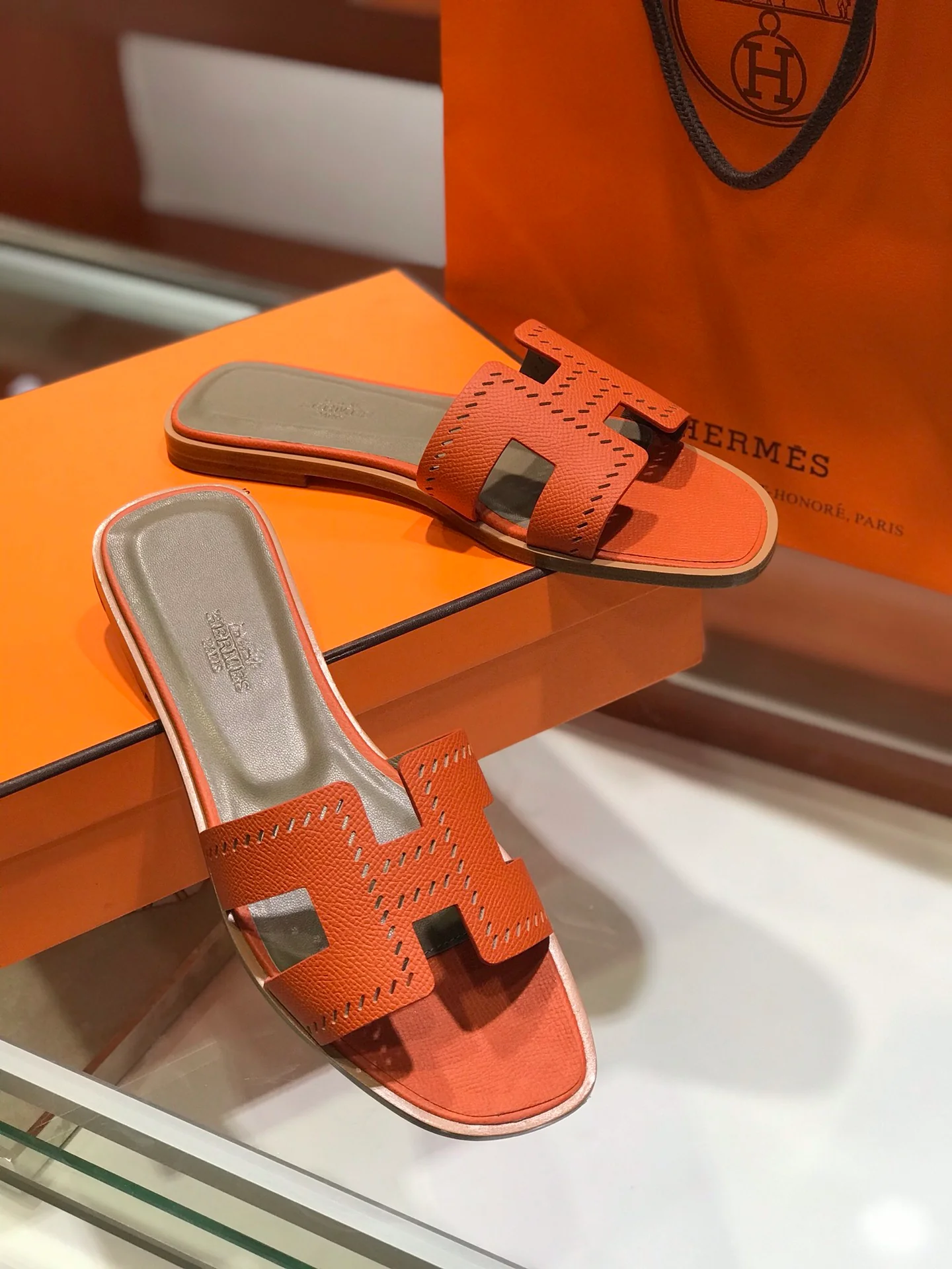 Новинка весны 2022 года от Hermes - плоские тапочки H - размер 7