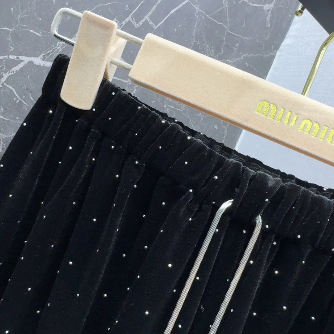 Брюки прямого кроя Miu Miu-2404-24ss из бархата со стразами