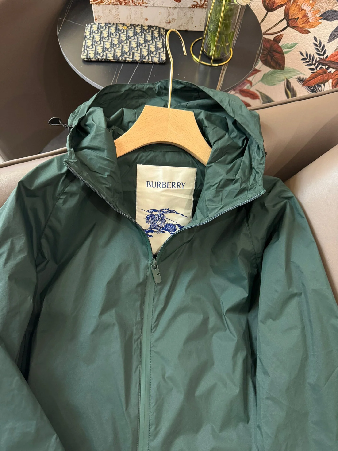 Burberry - Легкая солнцезащитная куртка весна/лето 2024 - Темно-зеленый