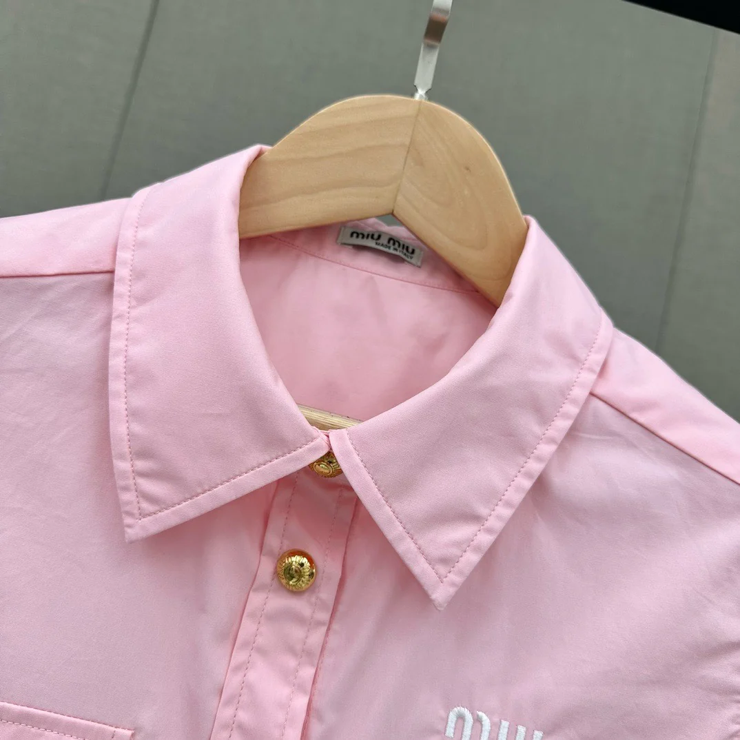 Miu Miu - 2404 - Хлопковая футболка с коротким рукавом и вышитыми буквами - Розовая