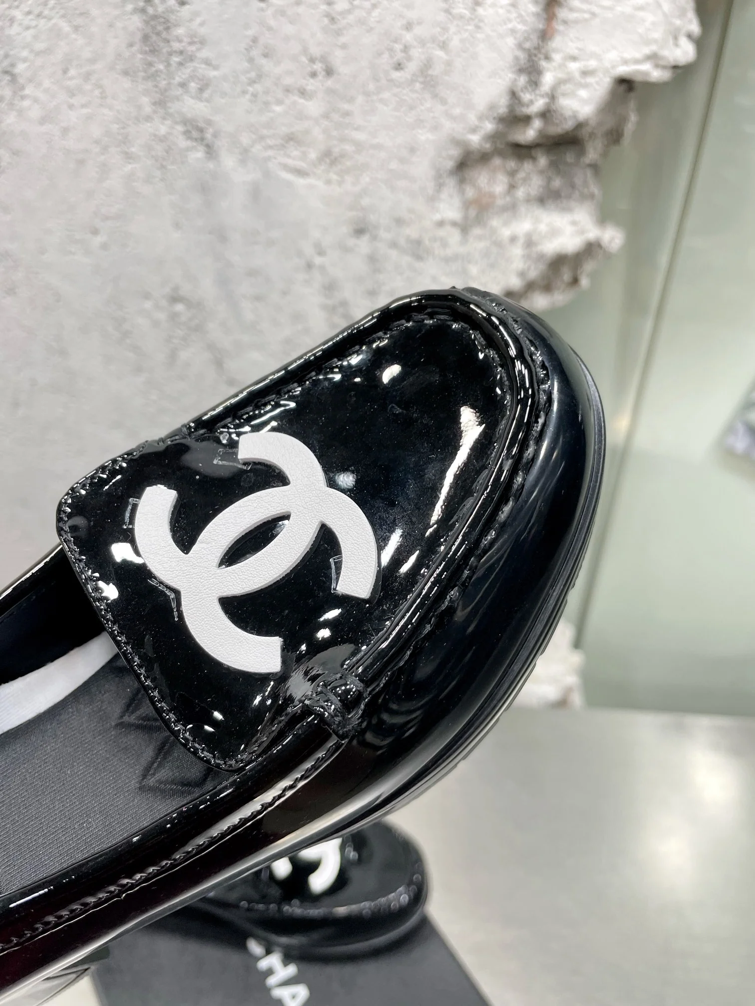 Новинка сезона осень/зима 2022 от Chanel - Ретро-туфли афро на низком каблуке - Черные