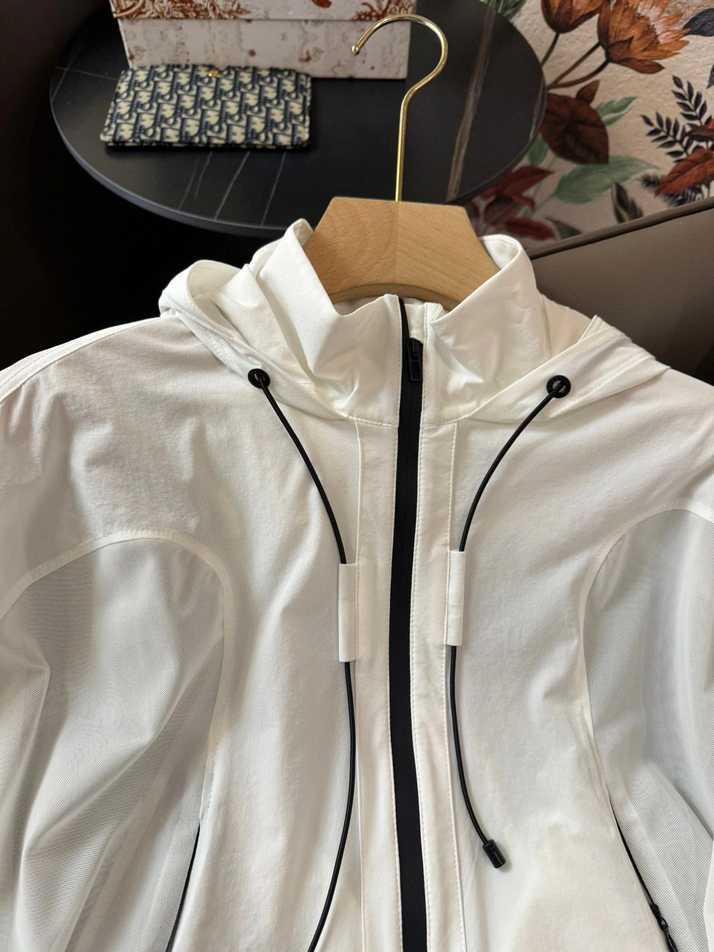 Новая солнцезащитная одежда Chanel 2403-24ss - белая.