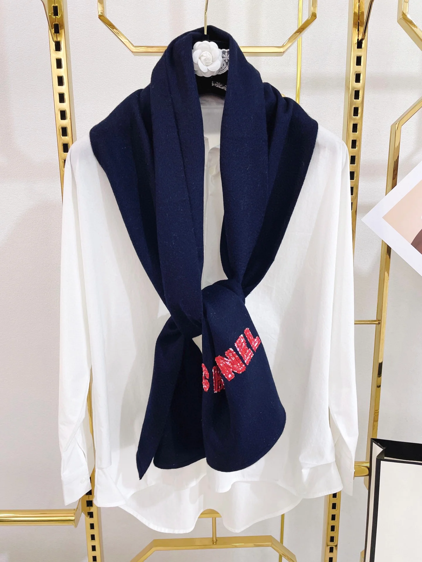 Однотонный кашемировый шарф Chanel - 100% кашемир