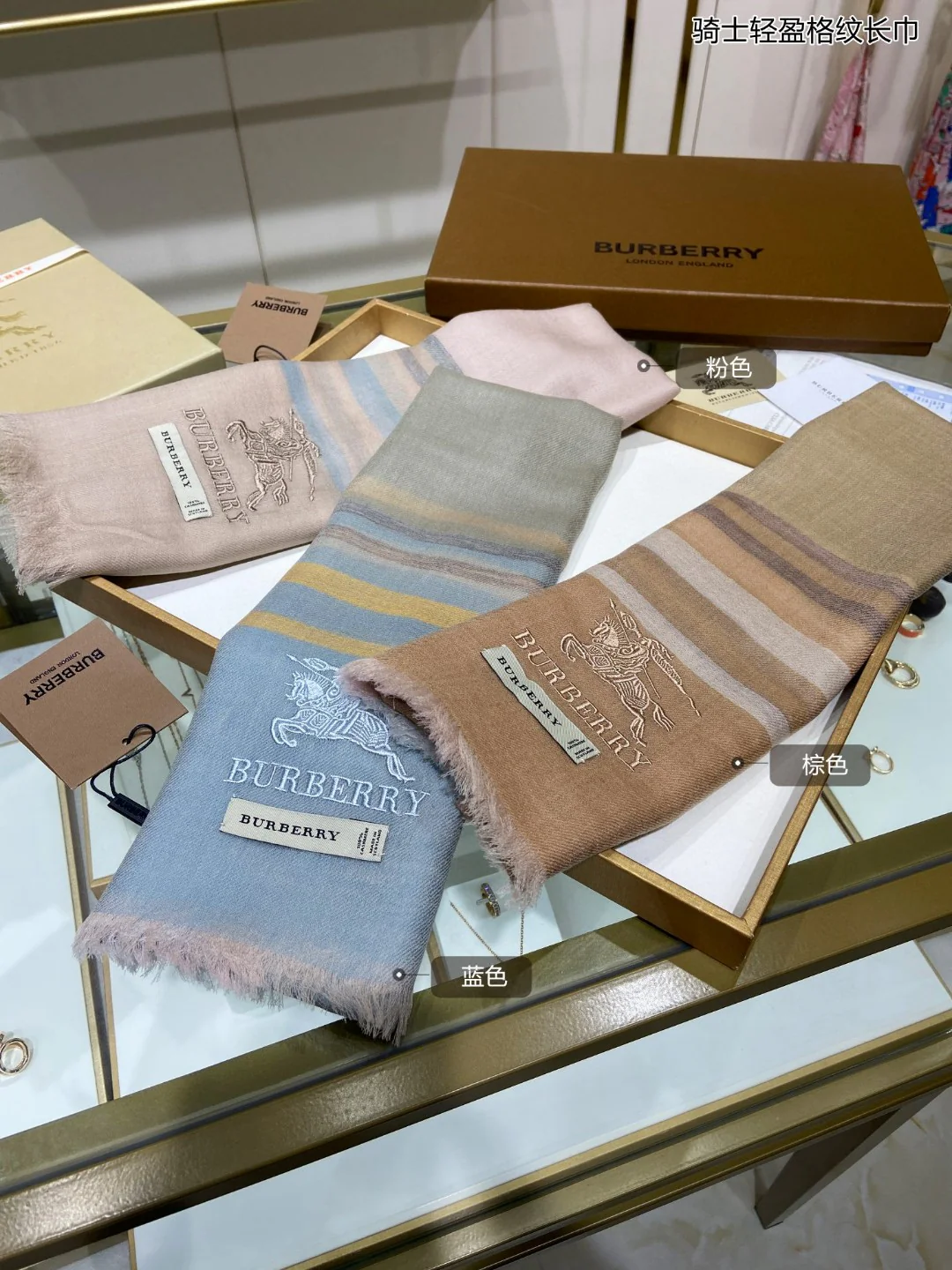 Длинный шарф Burberry Knight Light Check - 90 см x 205 см x 100 см - изготовлен из импортного чистого кашемира.