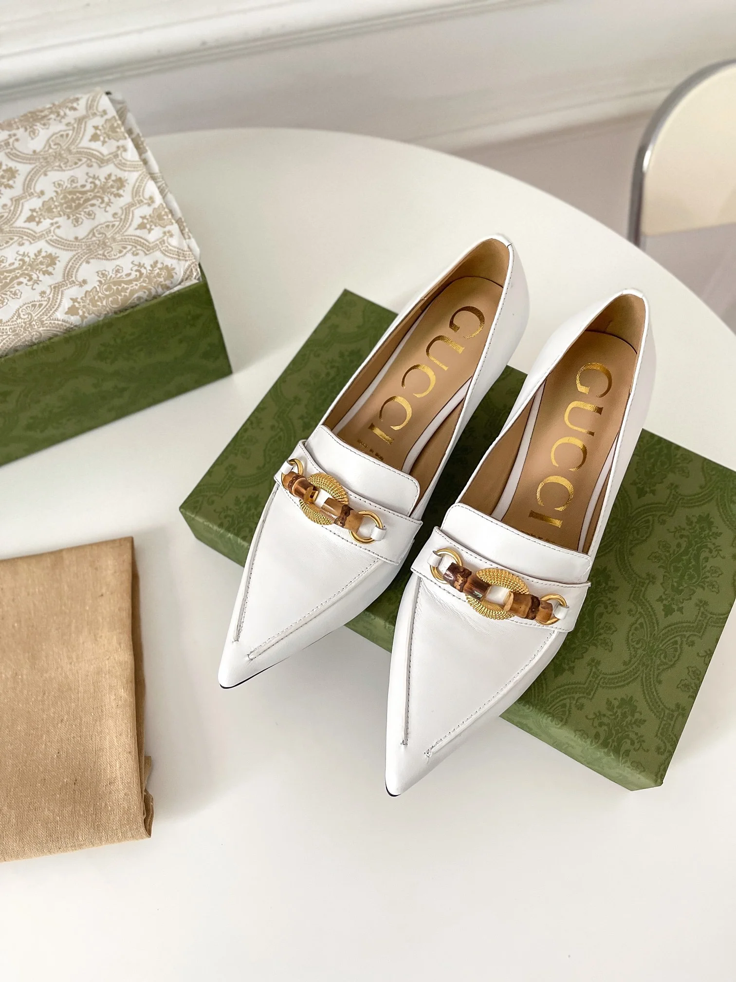 Туфли Gucci с острым носком на низком каблуке