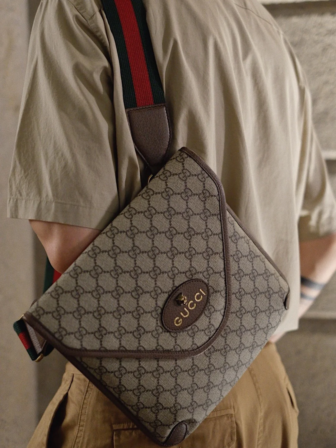 Gucci-老花斜背包