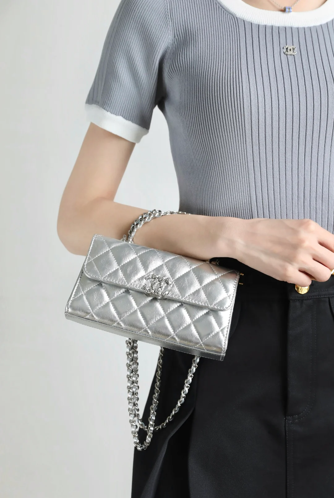 Chanel - ??? - Ручки через плечо - Металлический серебристый - Серебряная пряжка