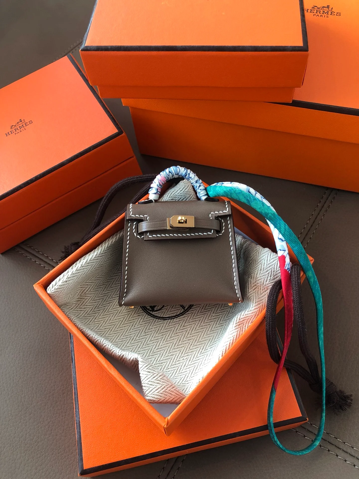 Брелок для сумки Hermes Kelly из таделактовой кожи