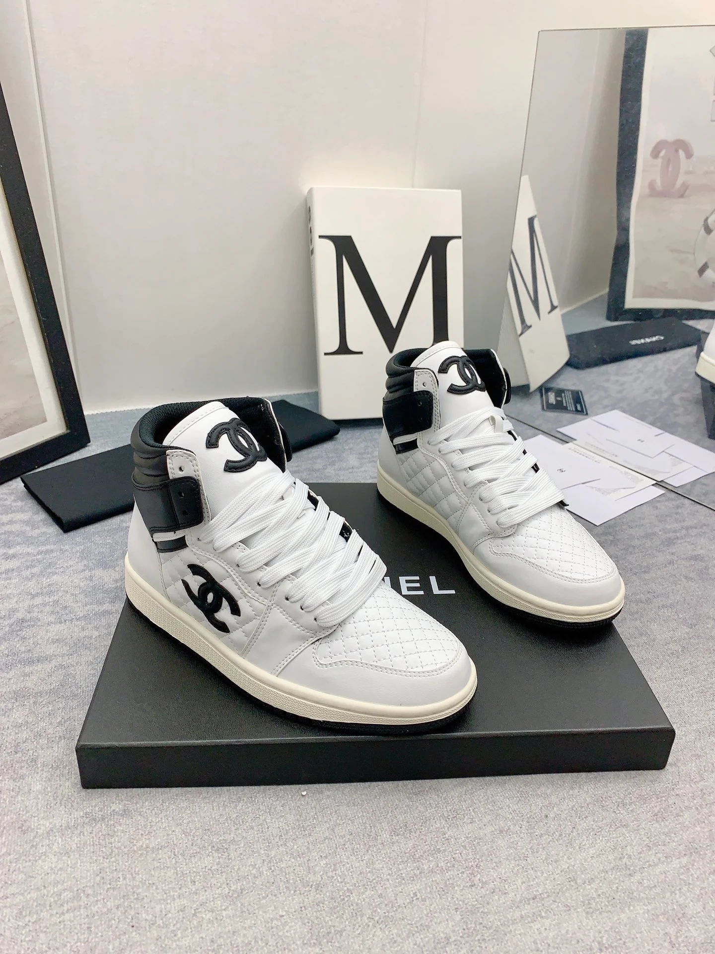 Коллекция Chanel 2023 года - Повседневные высокие кроссовки - Унисекс - Белые