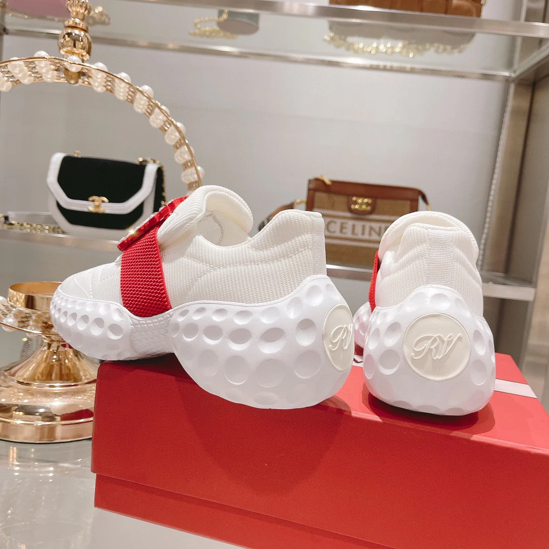 Обувь RV - Коллекция осень/зима 2022 - Классические повседневные туфли с пряжкой, украшенной стразами.