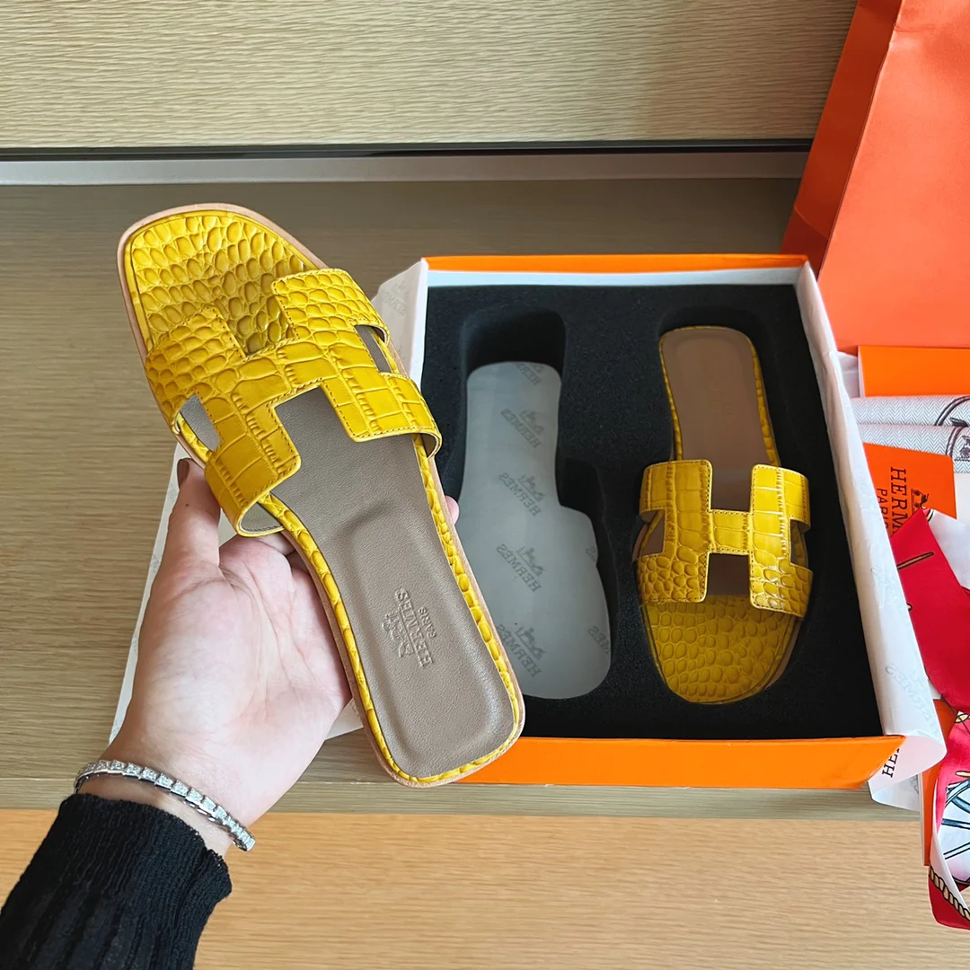 Сандалии Hermes-h на плоской подошве с крокодиловым рисунком - 2