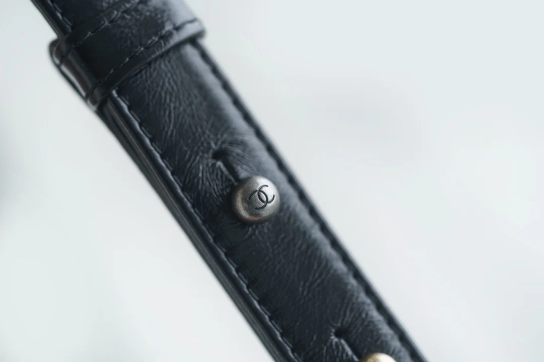 Сумка-хобо Chanel - черная, маленькая, 20 см