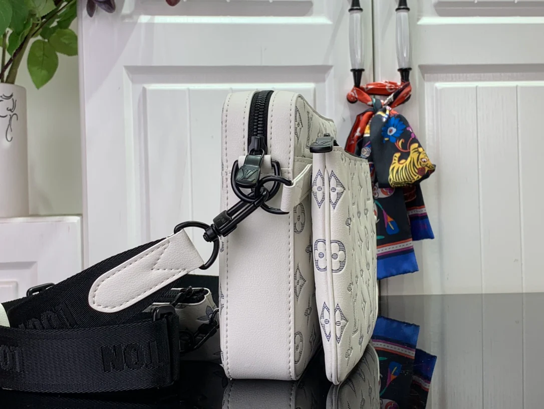 Сумка-мессенджер LV-m24754-trio - белая