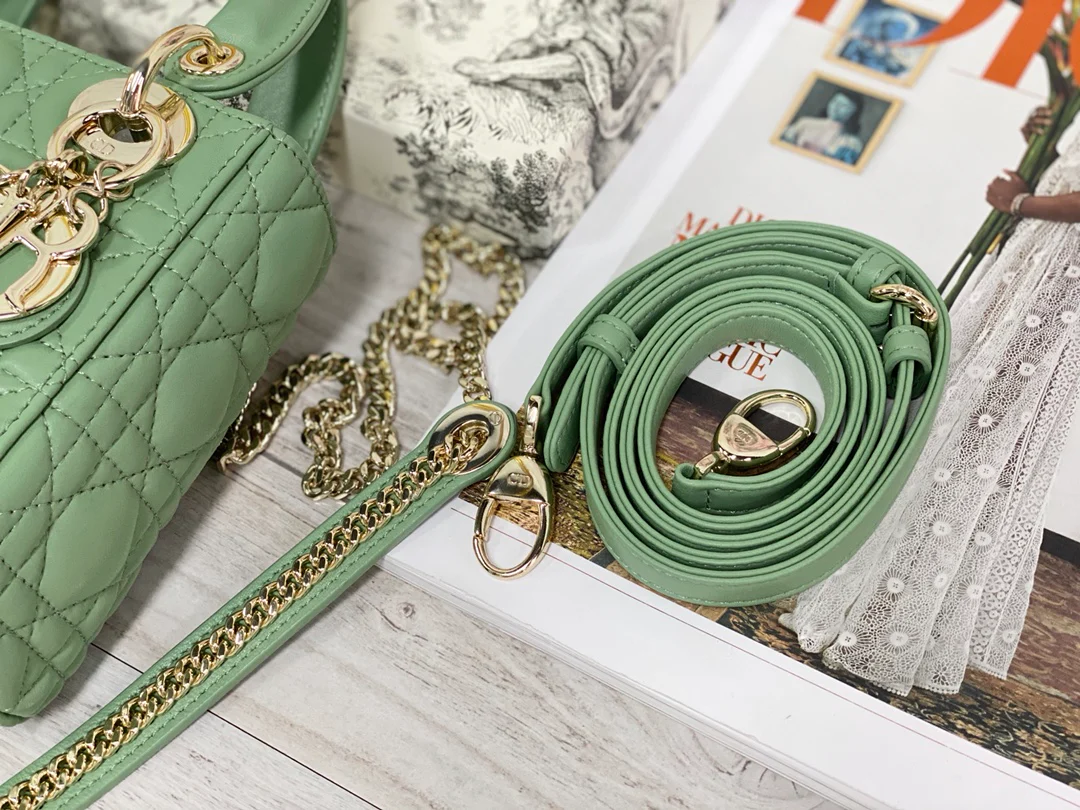 Мини-сумочка Dior Lady Dior - модель Princess Dior с тремя отделениями - 17 см - цвет авокадо с золотой фурнитурой