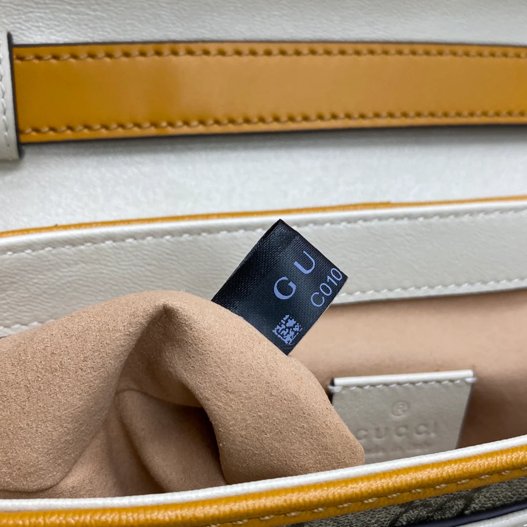 Сумка-мессенджер Gucci с замком