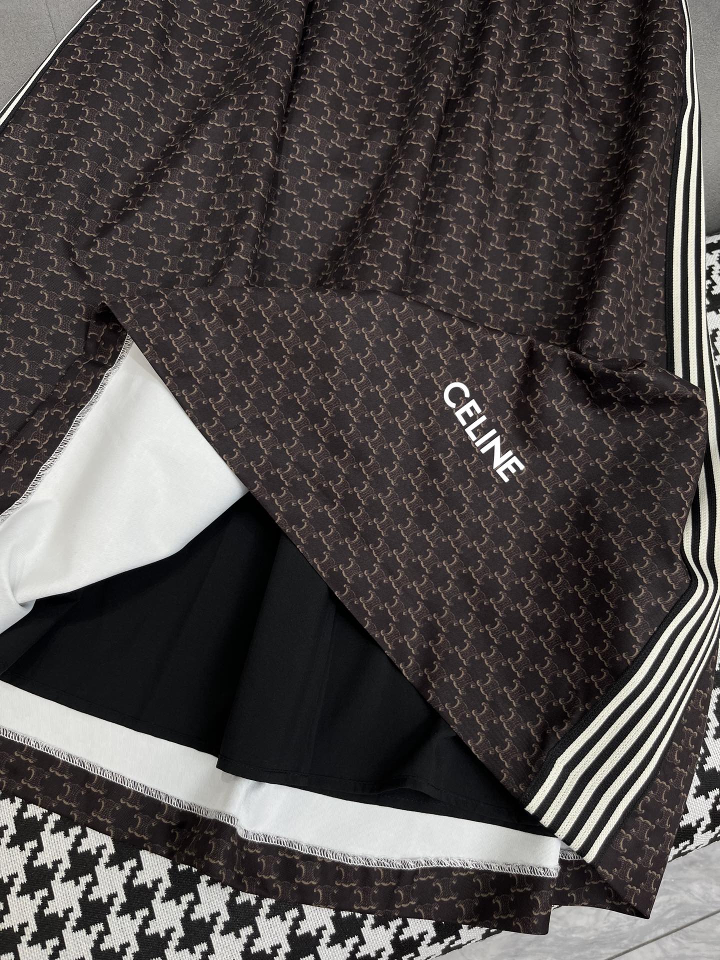 Комплект Celine 2404-24ss весна/лето: топ и юбка с воротником-молнией, черный.