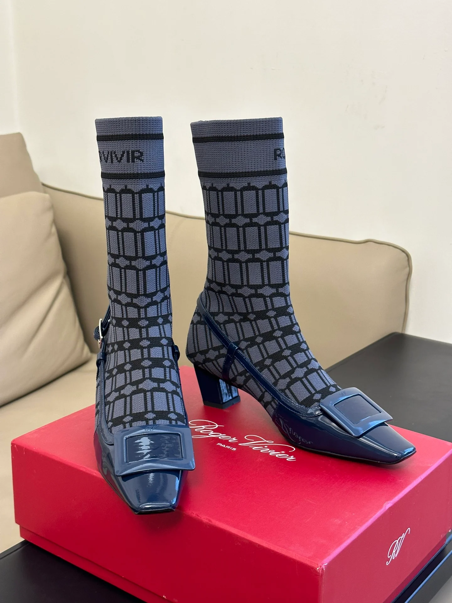 Обувь RV Shoes - Новинка сезона осень/зима 2023 - Ботильоны-носки на высоком каблуке с квадратным носком - Синие