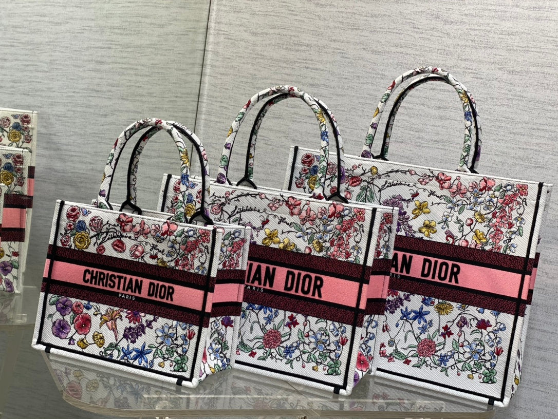 Сумка Dior Book Tote из коллекции Весна/Лето 2023 — Романтическая цветочная вышивка, розовый цвет — Большой размер