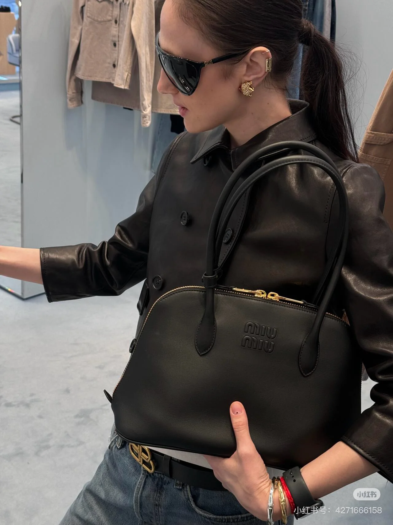 Сумка-чехол Miu Miu 5ba290 с длинной ручкой - черная