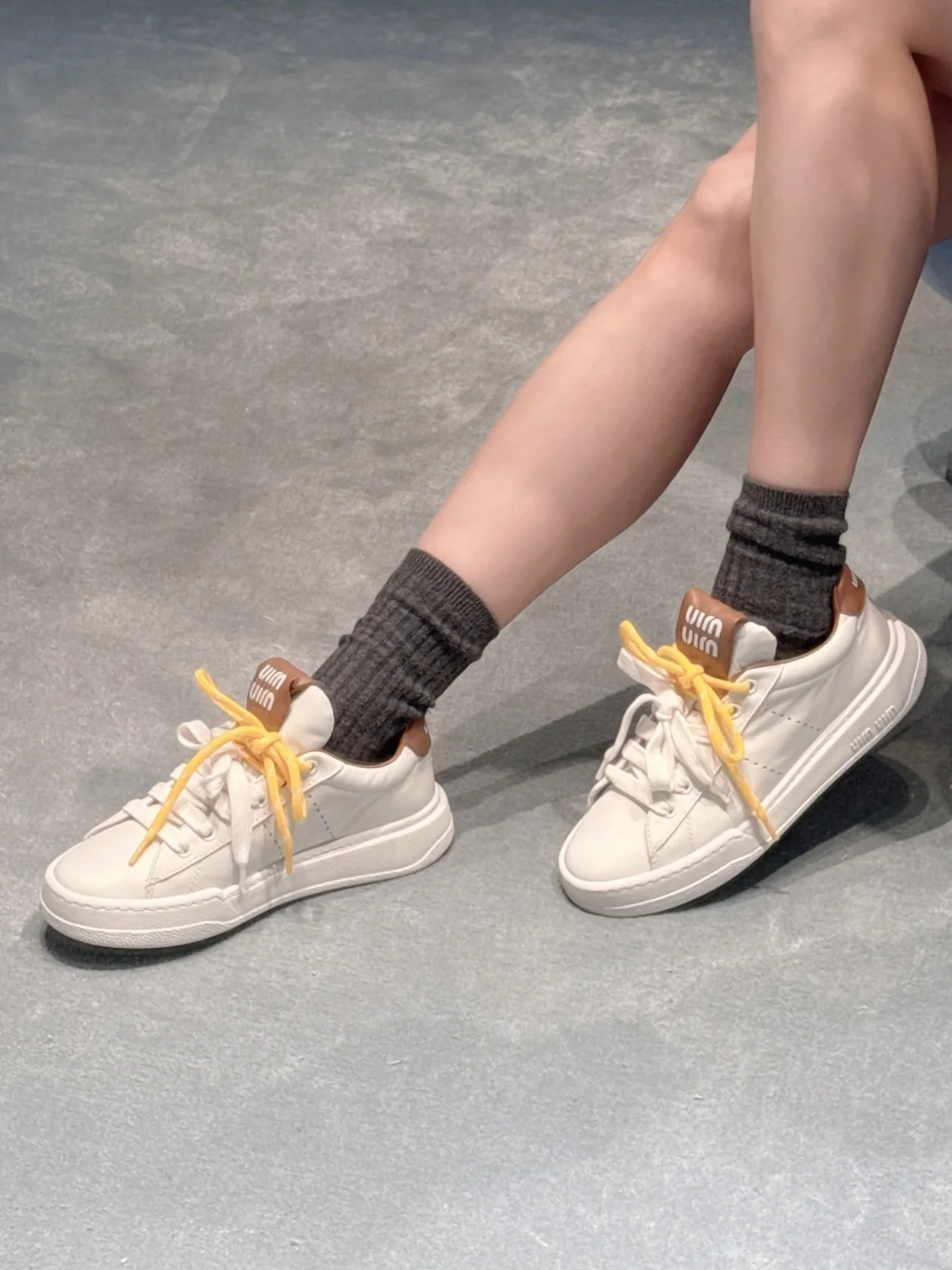 Повседневные кроссовки Miu Miu на шнуровке - желтые