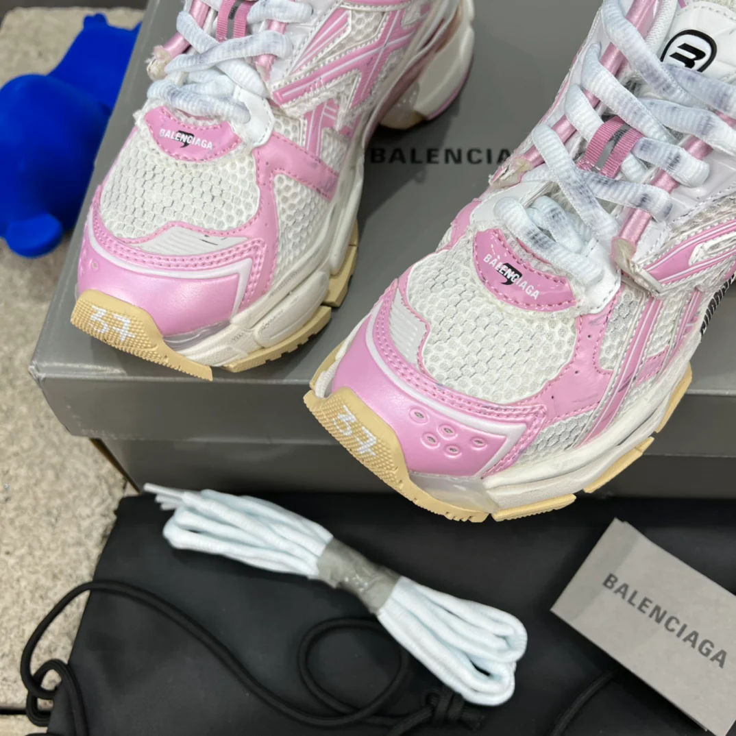 Кроссовки Balenciaga Runner - унисекс - светло-розовые