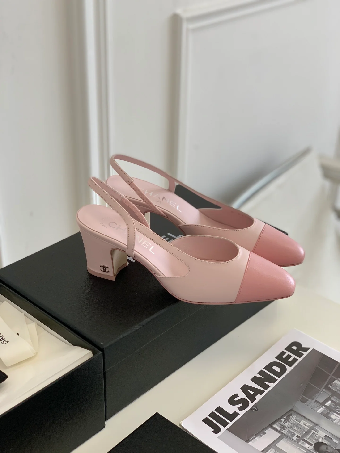 Балетки Chanel с открытой пяткой и массивным каблуком