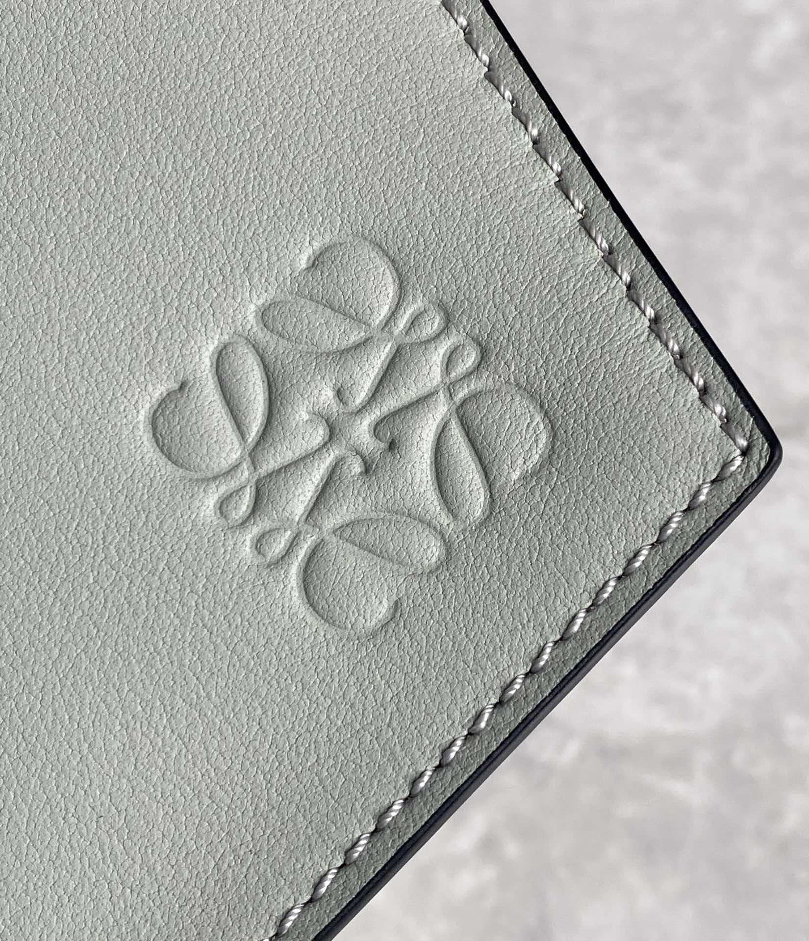 Сумка-хобо Loewe Puzzle — телячья кожа наппа — светло-зеленая