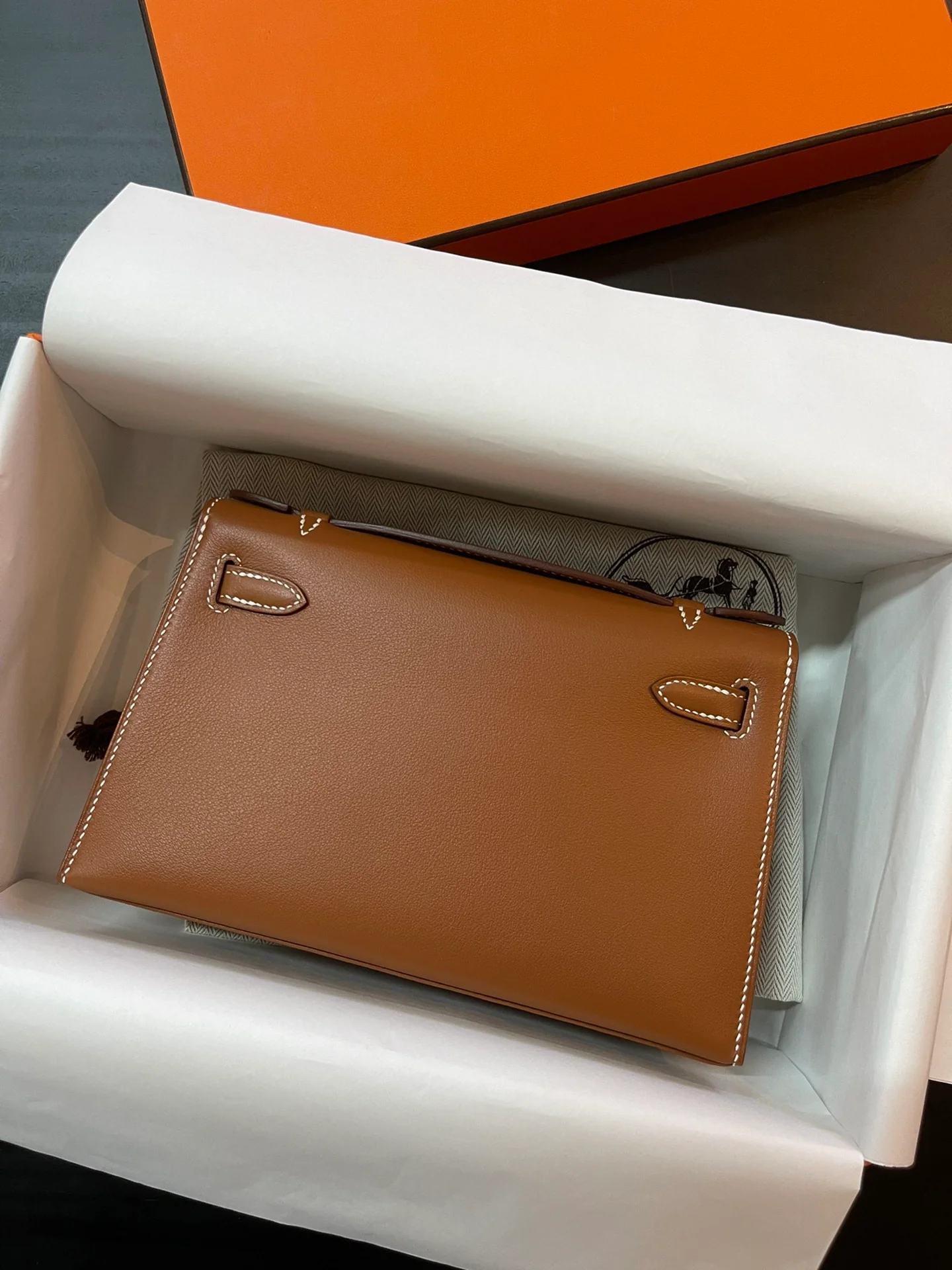Hermes Kelly Mini 1-го поколения - золотисто-коричневый - золотая пряжка