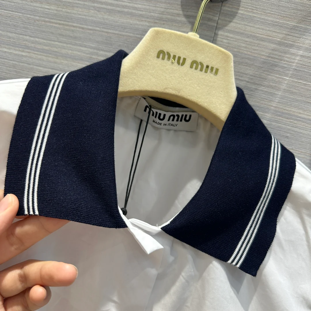 Miu Miu - 2404 - Весна/Лето 2024. Чисто белый девичий костюм в стиле преппи - Костюм в том же стиле, что и у Чан Вон Ён.