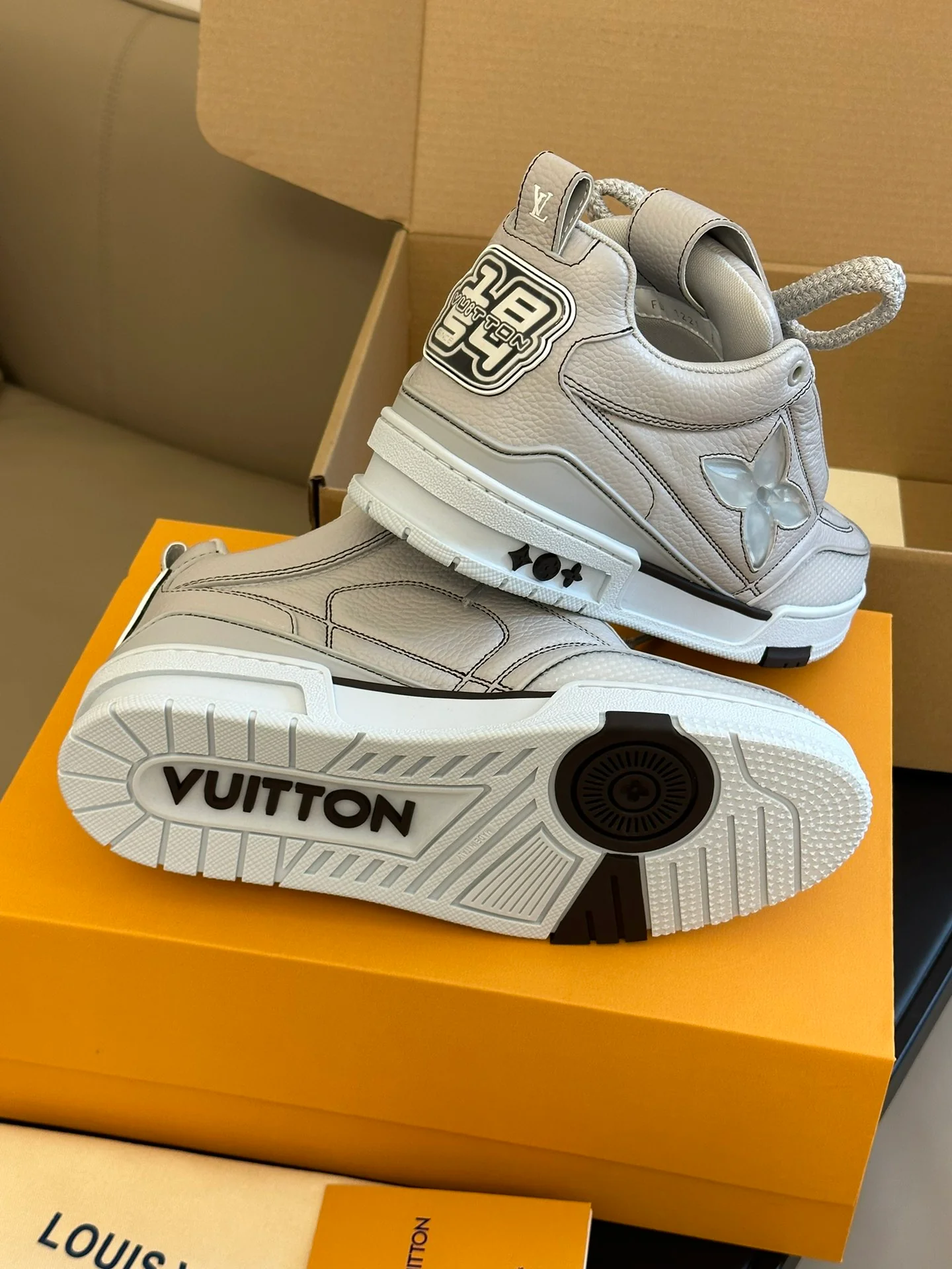 Новинка LV 2023 - Кроссовки - Серебристо-серые