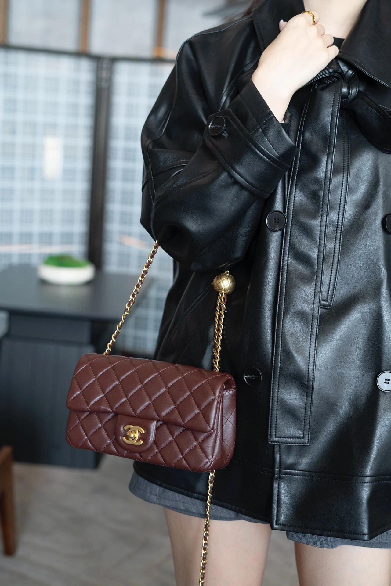 Мини-платье Chanel CF Gold Ball, бордовое.