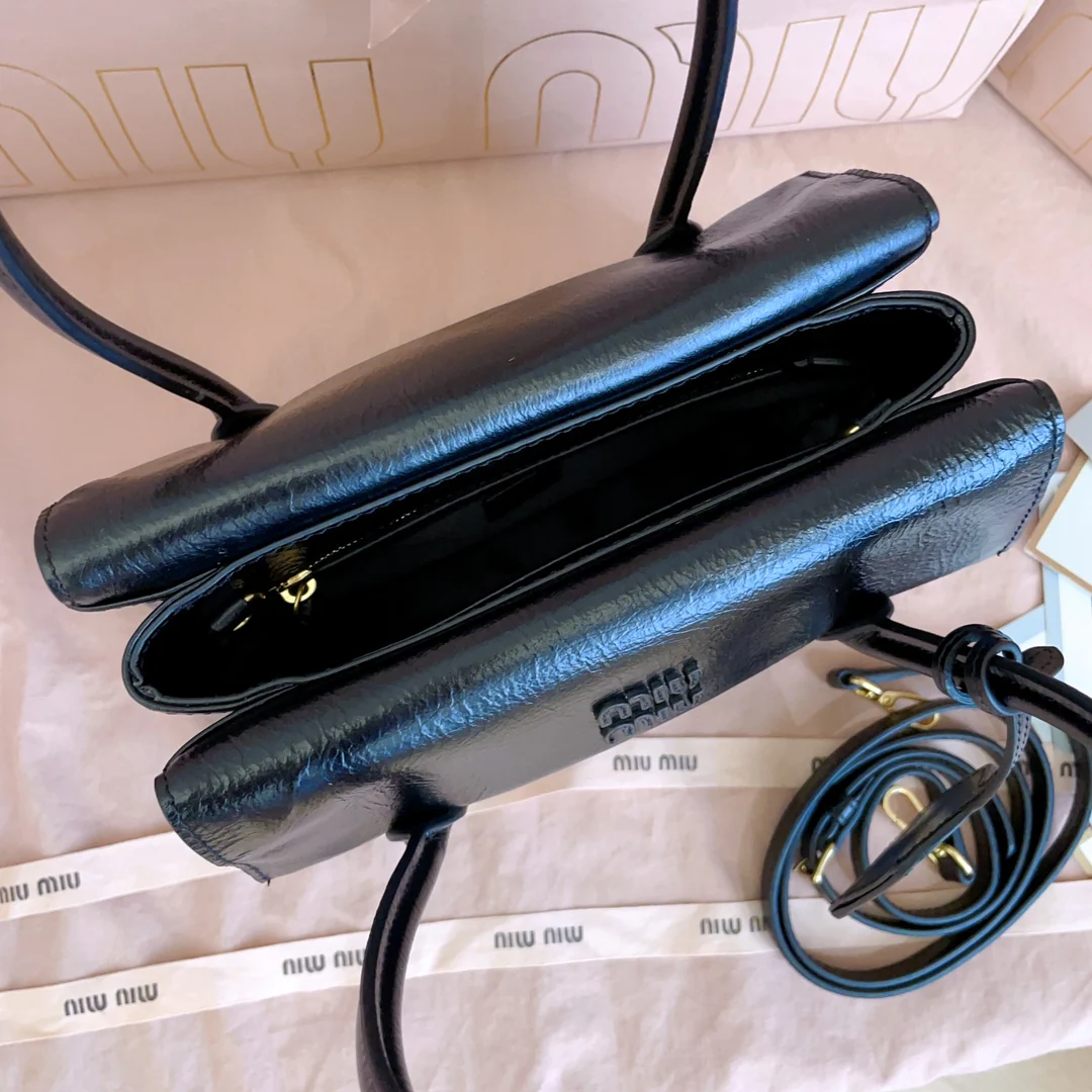 Сумка Miu Miu 5ba303 Miusolitaire из телячьей кожи - черная