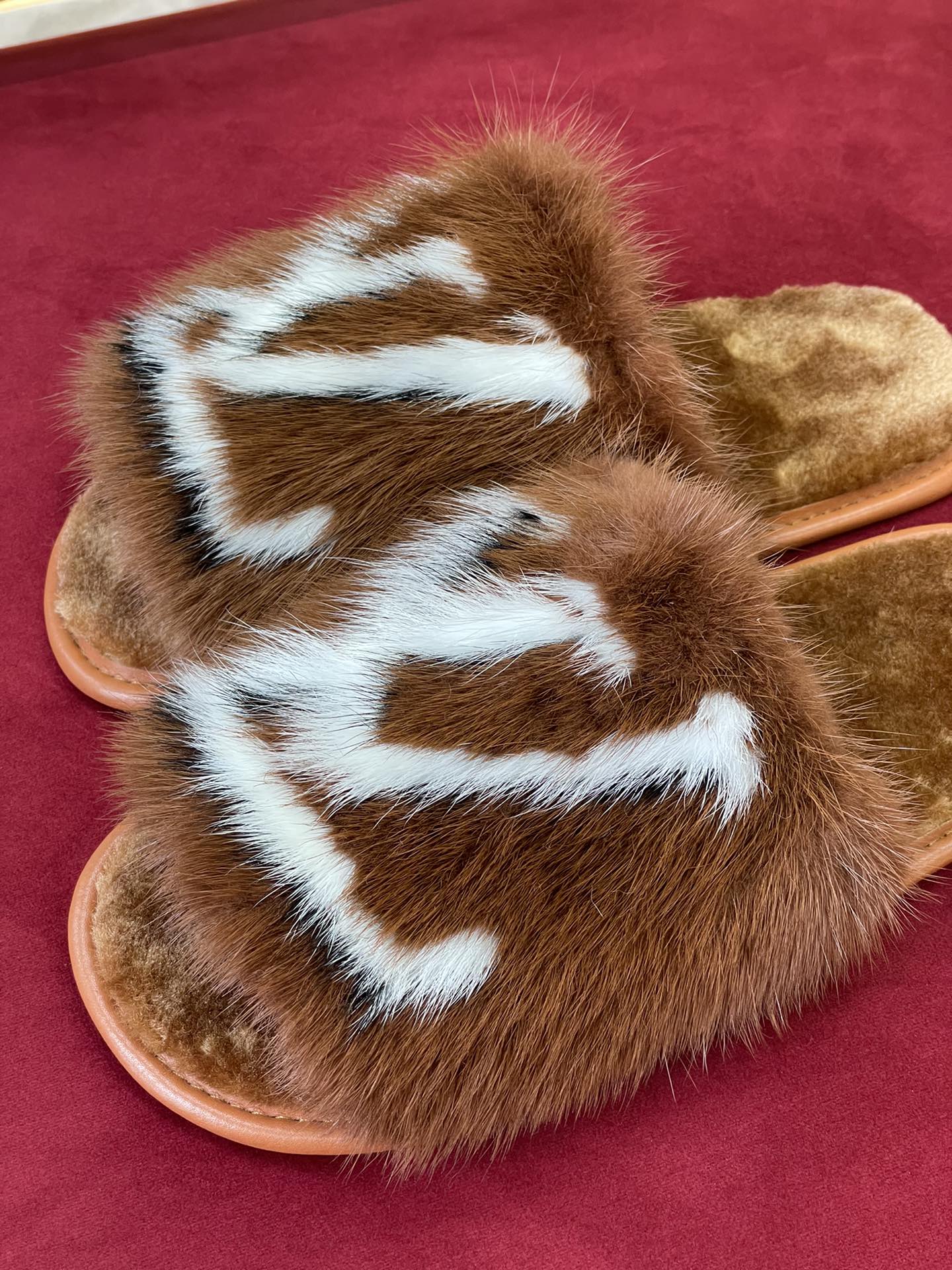 LV - Классический декор для дома - Меховые тапочки из норки - Коричневые