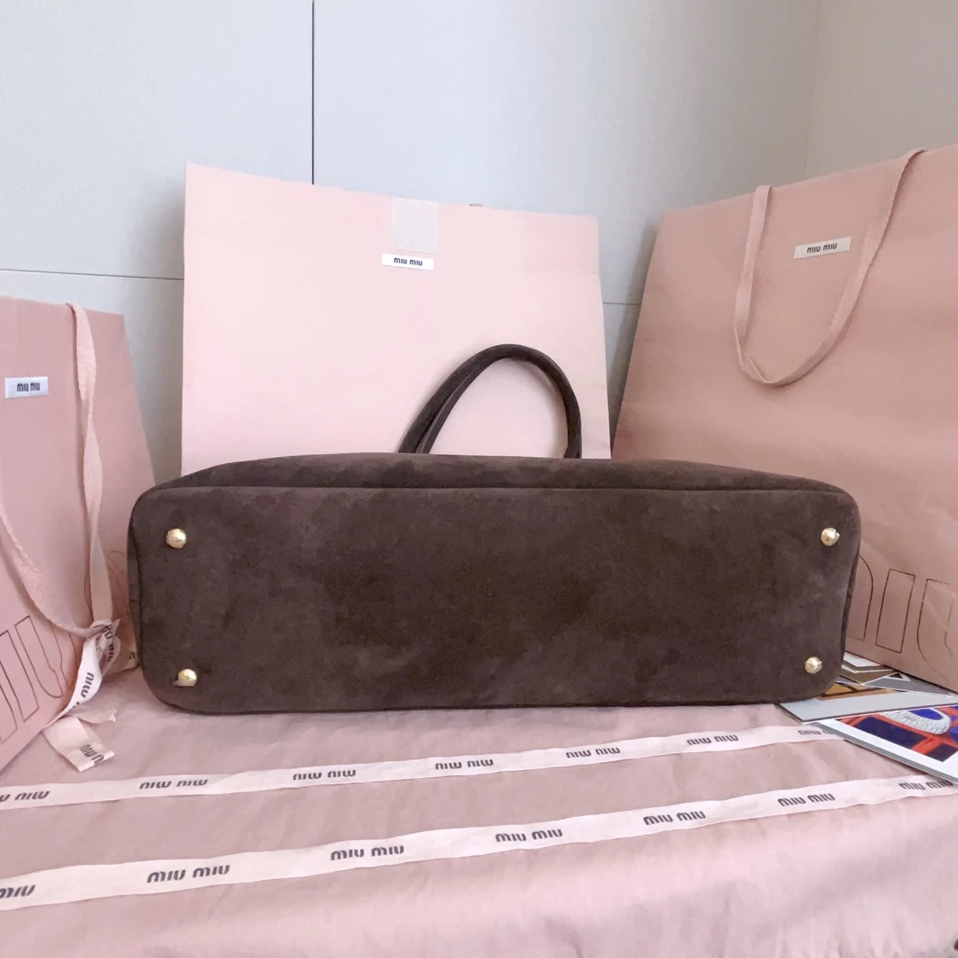 Сумка-тоут Miu Miu 5bg310 из замши - коричневая