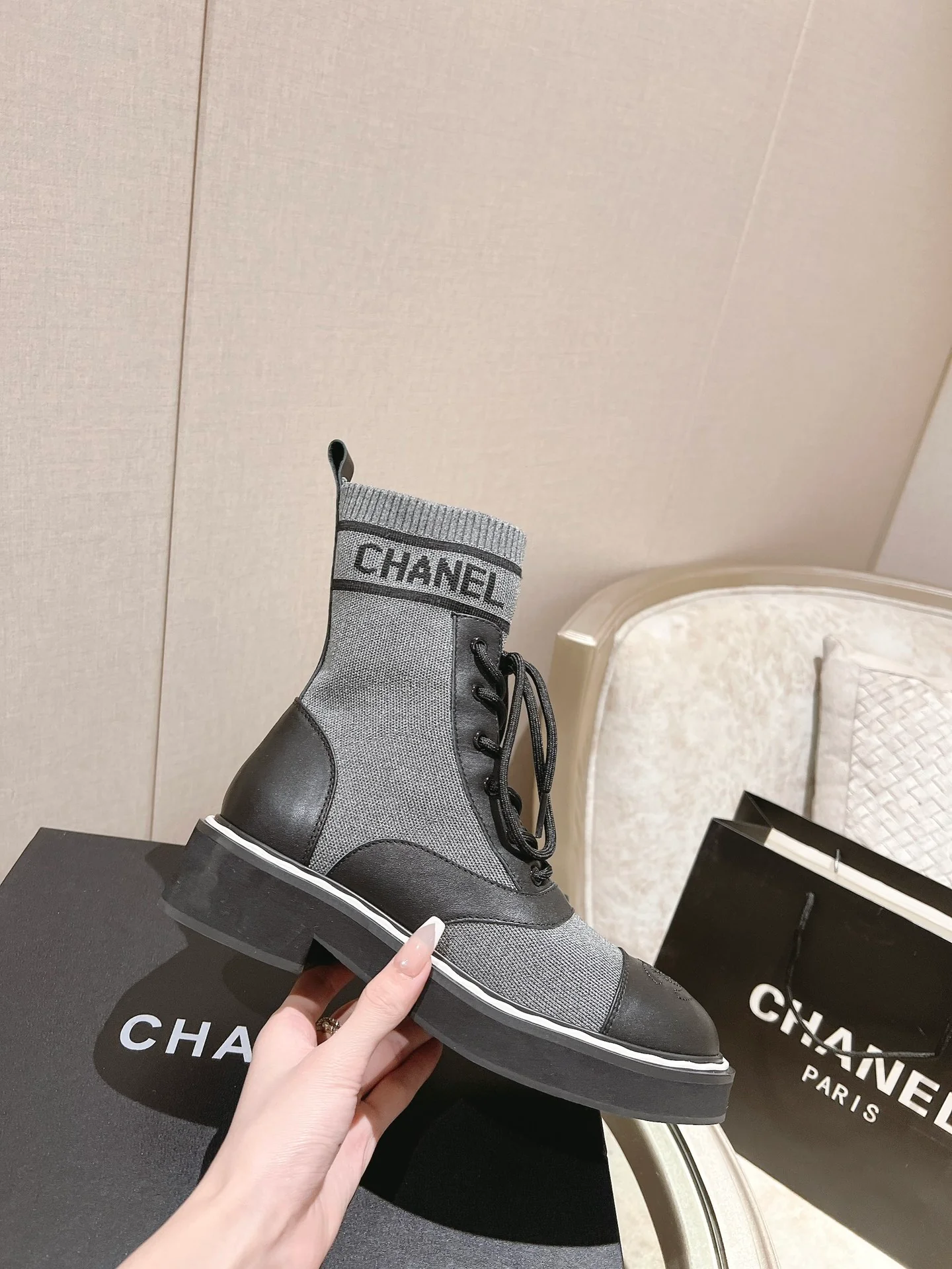 Унисекс лоферы Chanel Paris в стиле подиума, серые.