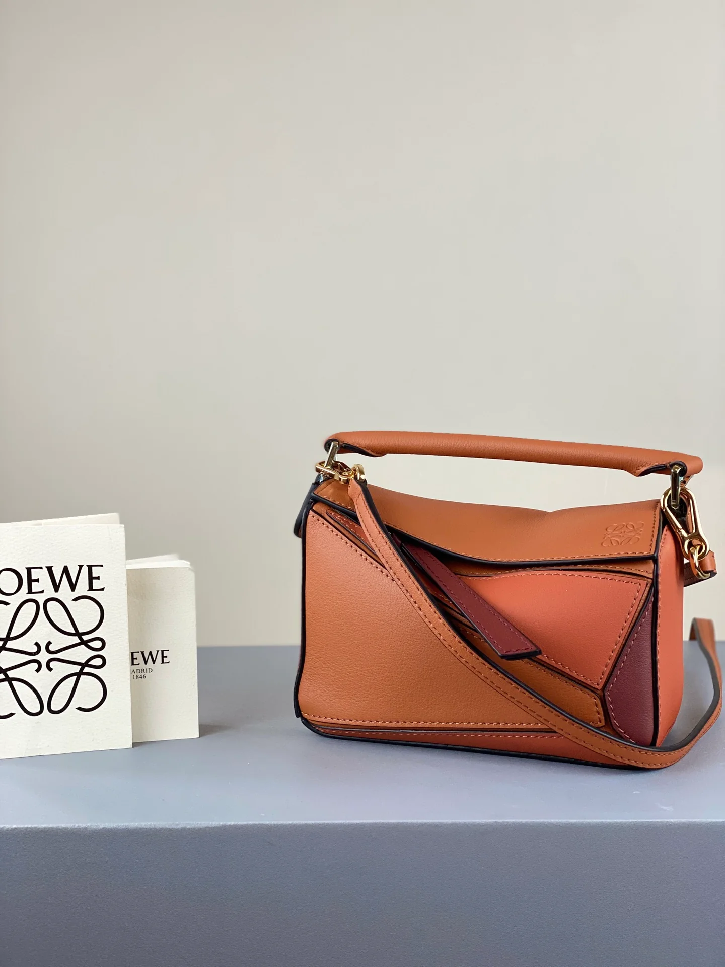 Мини-сумка Loewe Puzzle Bag из телячьей кожи - 10