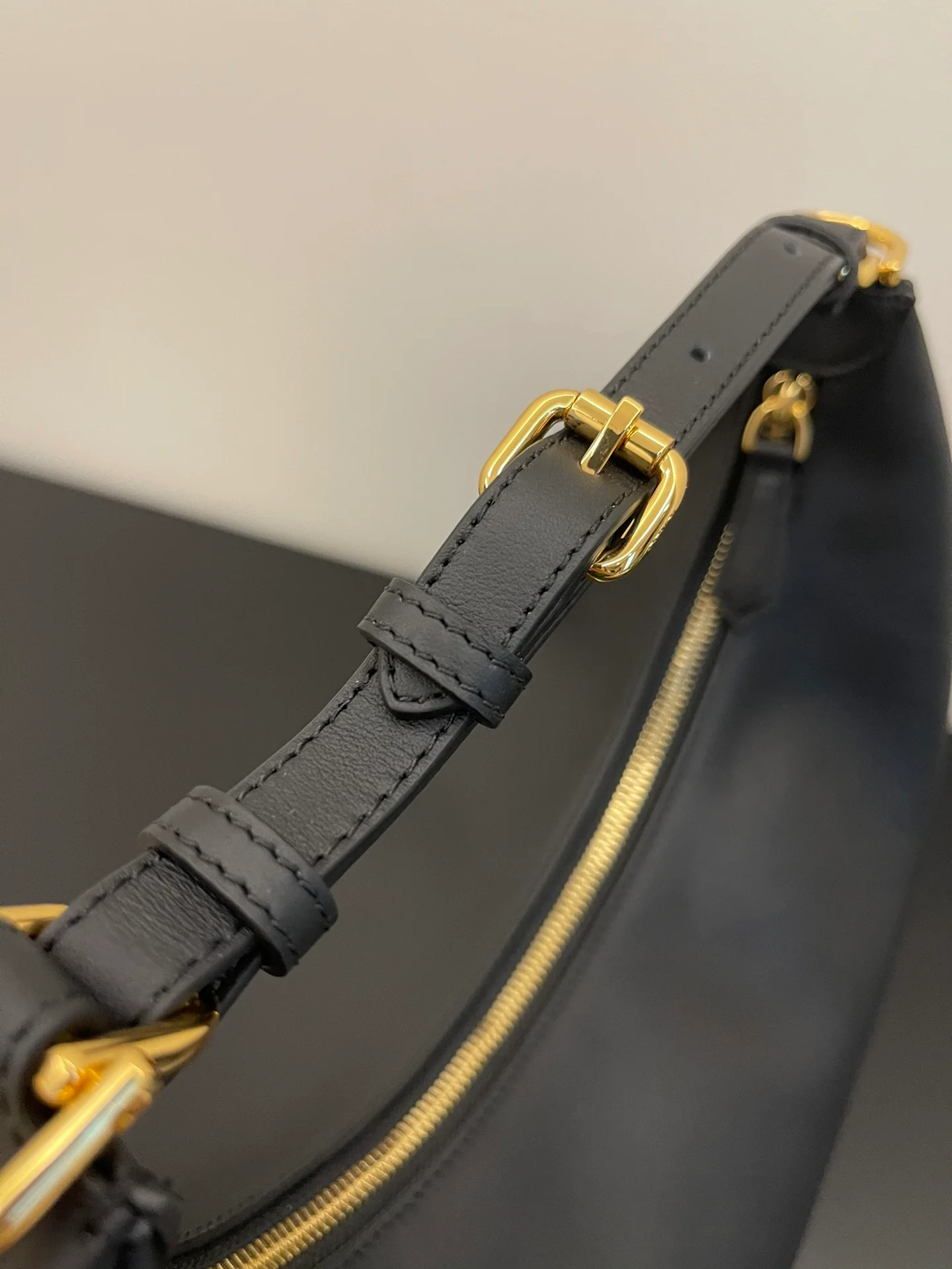 Fendi-fendigraphy - Большая черная кожаная сумка через плечо