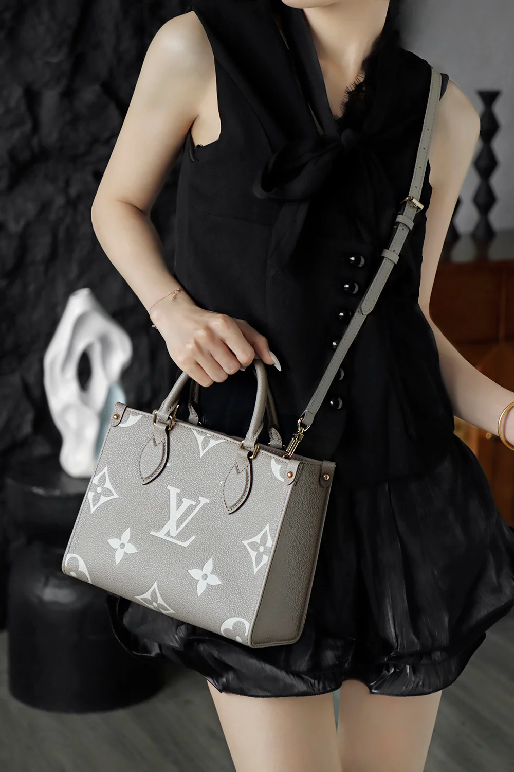 LV-m45779-onthego Маленький слоновий серый