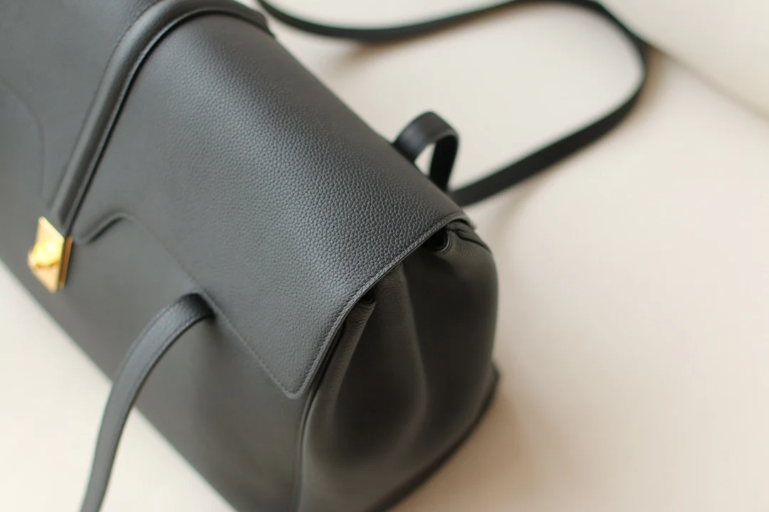 Сумка Celine Soft 16 Large из зернистой телячьей кожи