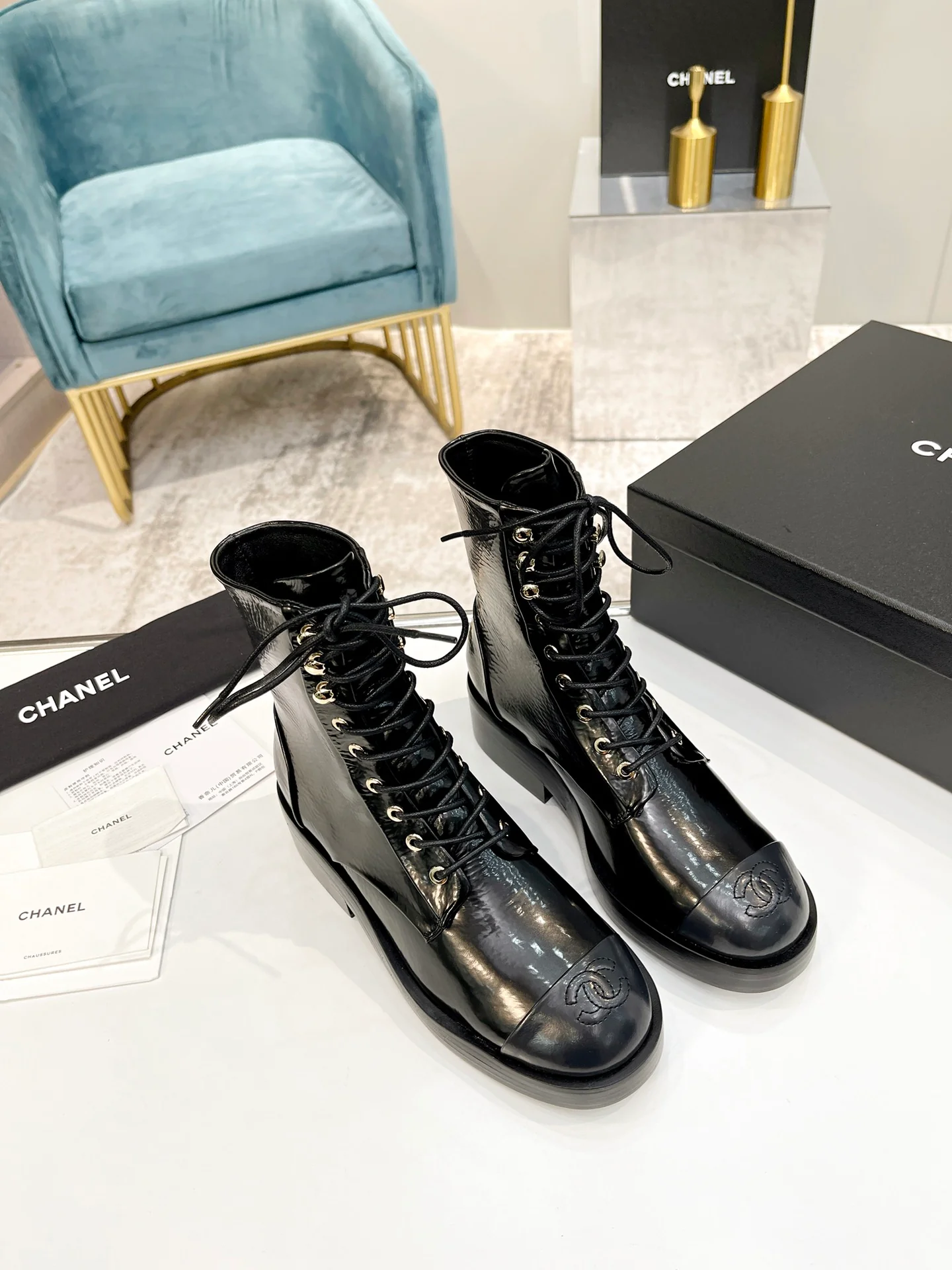 Chanel - Ботинки до середины икры на шнуровке - Черные