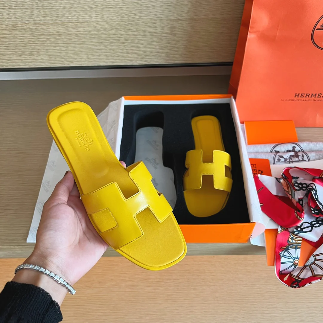 Сандалии Hermes на плоской подошве - верх из однотонной кожи - подошва, полностью закрывающая стопу - 3