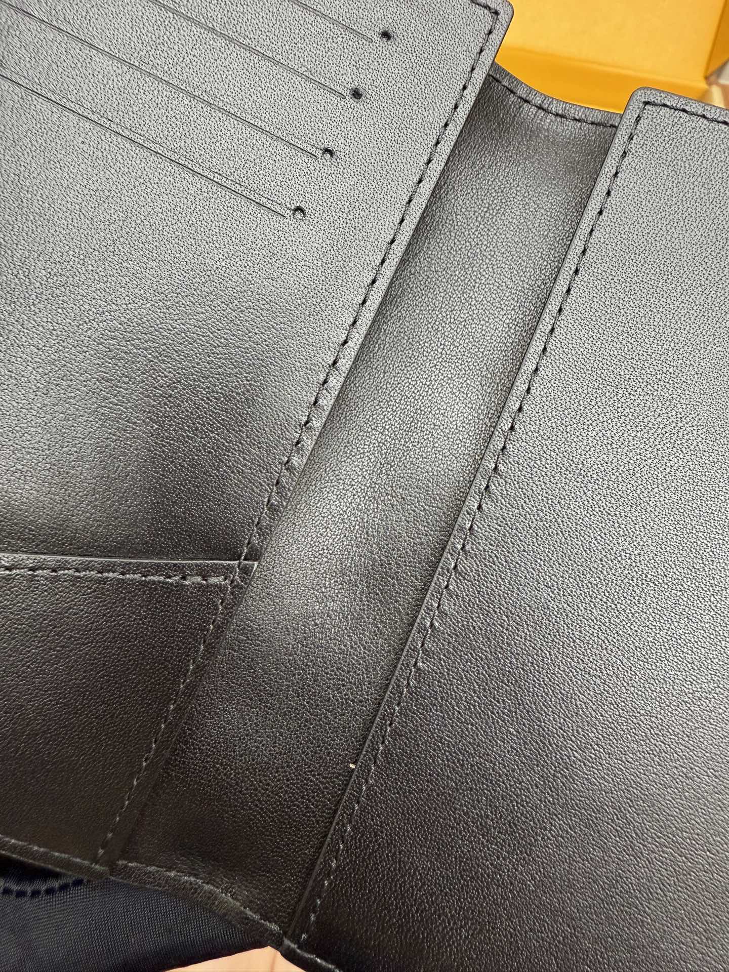 LV-m31050 — Цельностальной визитный кошелек — Черный с монограммой