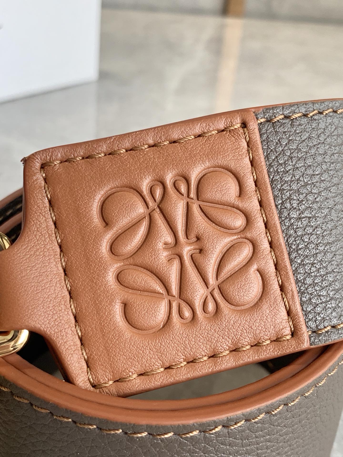 Треугольная сумка Loewe - Мягкая зернистая кожа - Телячья кожа - 2 шт.