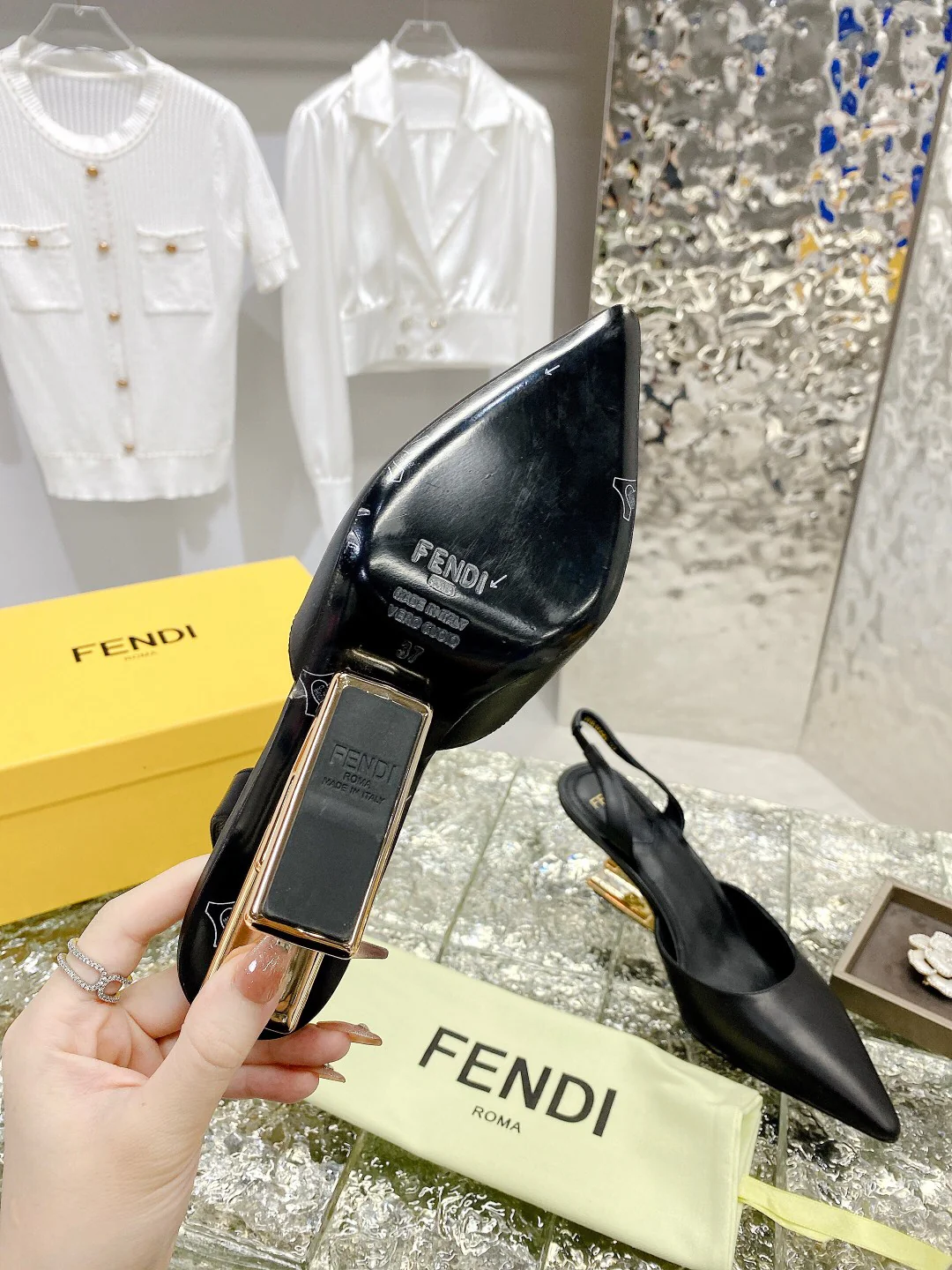 Новинка лета 2022 от Fendi - Туфли на F-образном 3D-каблуке - 1